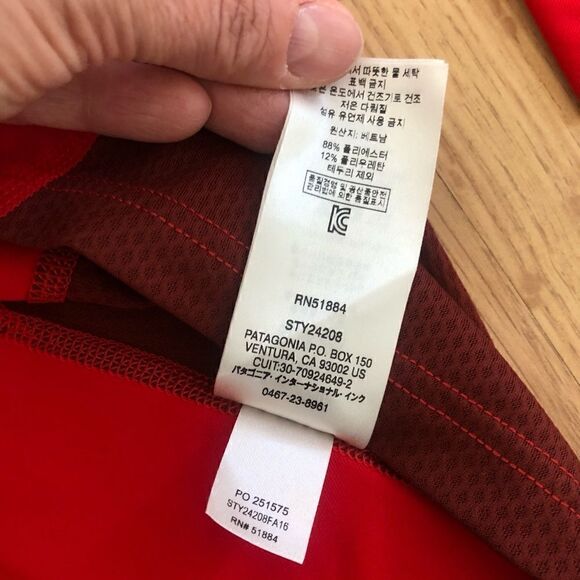 PATAGONIA Womens RED COLORBLOCK 1/2 ZIP LIGHTWEIGHT PULLOVER - Picture 7 of 10